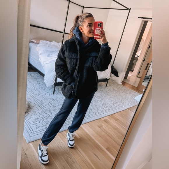 ALO Yoga Black Edge Shacket - Picture 6 of 10